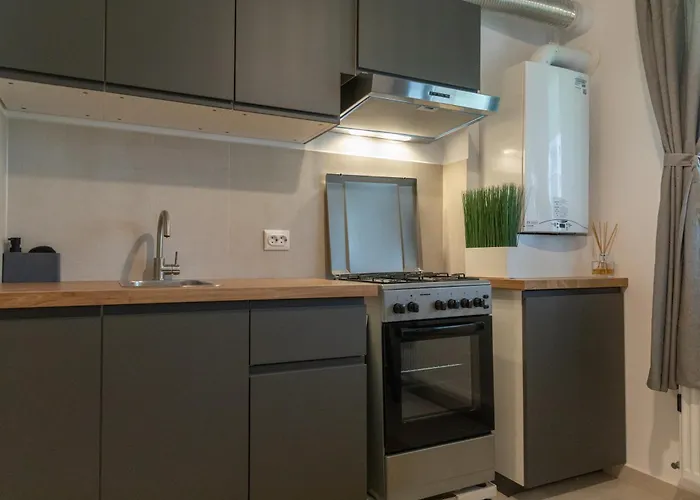 Апартаменты Hils Pallady 14 *